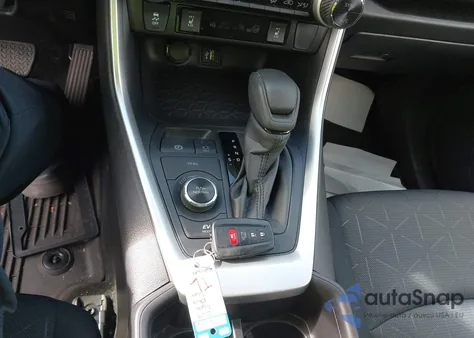 2024 Toyota Rav4 Hybrid Xle z USA, uszkodzony, nr VIN JTMRWRFV8RD217248